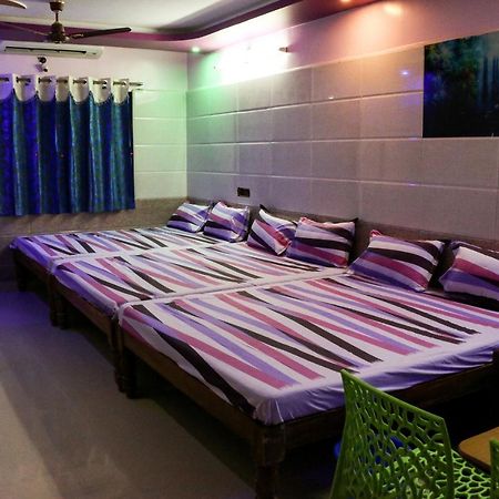 Sri Priya Lodge Dharmapuri Екстериор снимка